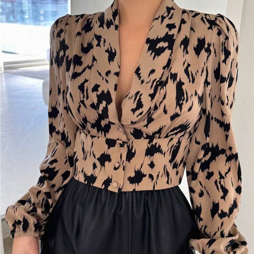 Leopard print blouse with puff sleeves